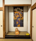 友禅染でのオシャレな街作り展示 「常総市水海道 あすなろの里」 での友禅染アーティスト石山修の作品展示の様子