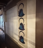 友禅染でのオシャレな街作り展示 「常総市水海道 あすなろの里」 での友禅染アーティスト石山修の作品展示の様子